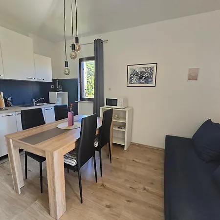 Tesla-one Bedroom